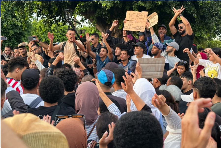Mbreti i Marokut u kërkon deputetëve të merren me padrejtësitë sociale që shkaktuan protestat