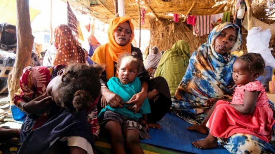 Masakër në kampin e të zhvendosurve në Sudan - Goditje brenda universitetit, mbi 60 të vdekur