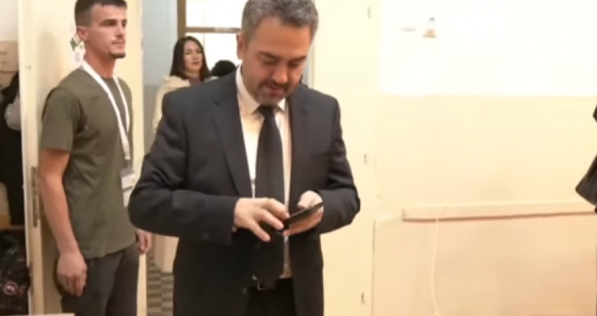 Voton kryetari i KQZ-së, Kreshnik Radoniqi
