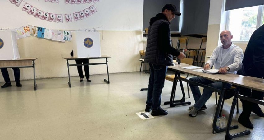 Një 18-vjeçar dyshohet se fotografoi votën në Mitrovicë, i dyshuari shoqërohet në polici