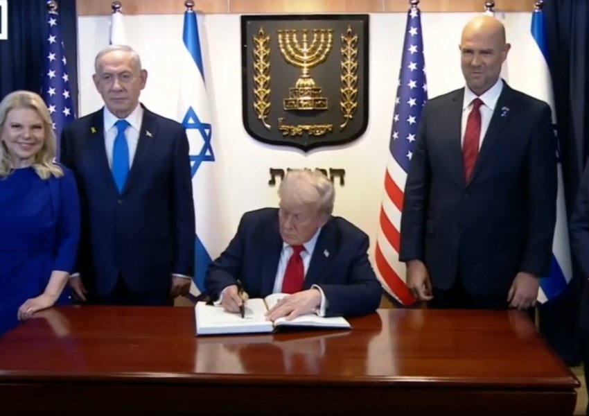 Trump përshëndet një 'fillim të ri' për Lindjen e Mesme gjatë vizitës në Izrael, ja mesazhi që shkroi në librin e mysafirëve