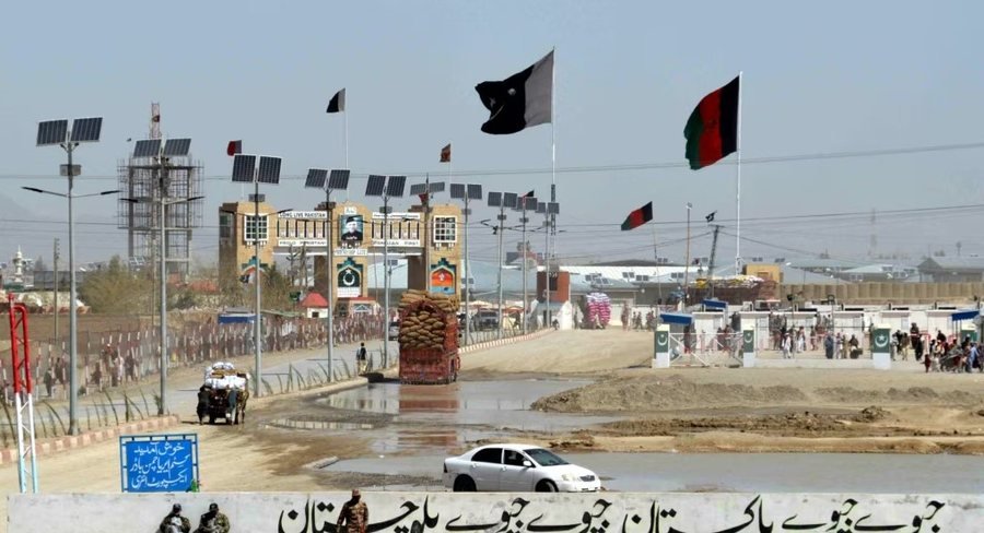 Dhjetëra të vrarë në luftime të ashpra përgjatë kufirit Pakistan-Afganistan