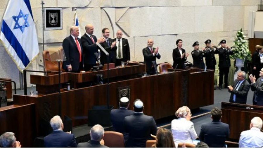 Lirimi i pengjeve/ Trump pritet si hero, duartrokitje të zjarrta dhe ovacione në parlamentin izraelit