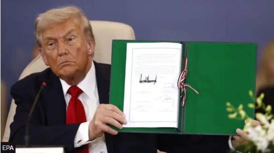 'Lufta e Tretë Botërore nuk do të nisë nga Lindja e Mesme' / Trump firmos marrëveshjen e Paqes, liderët duartrokasin 