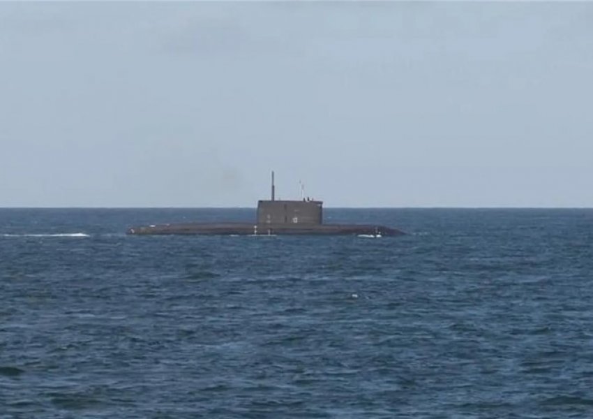 Shefi i NATO-s, Mark Rutte, tall Rusinë për nëndetësen 'që çalon' në Kanalin Anglez