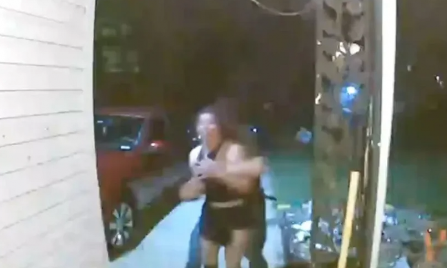 VIDEO/ Rrëmbimi i tmerrshëm i gruas në SHBA nga një person i pa identifikuar