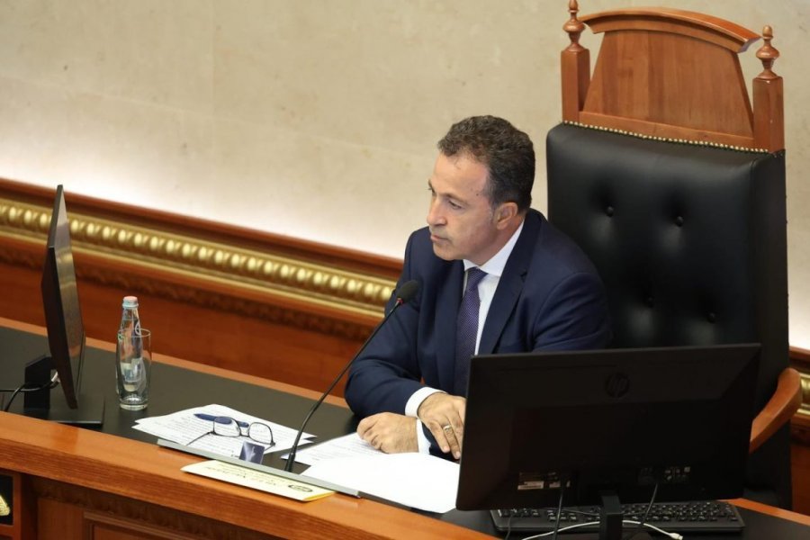 Mandatet e Kushtetueses, Peleshi hedh poshtë Spiropalin: Refuzon transparencën për seancën e datës 16