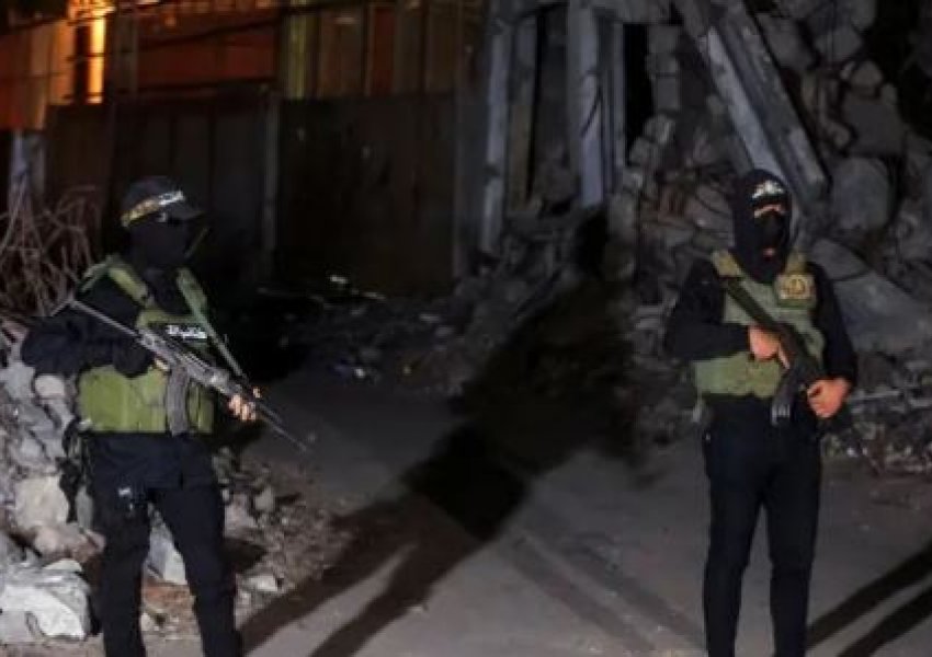 Hamasi dorëzon trupa të reja, por Izraeli ngre dyshime: 19 ende mungojnë