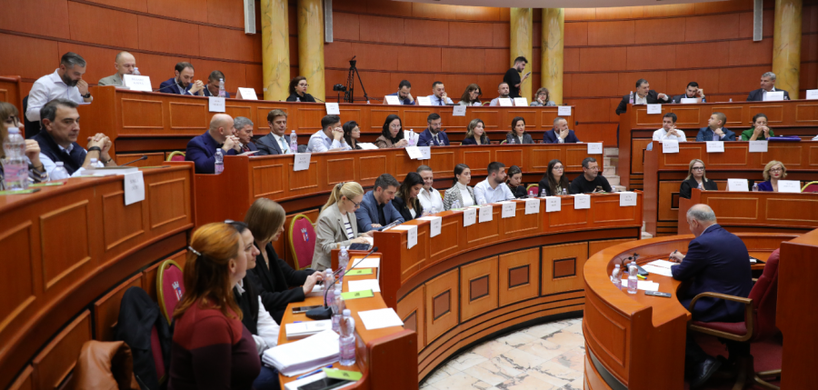 Sot mblidhet Këshilli Bashkiak i Tiranës, shqyrton projektvendime për strehimin social, bonusin e qirasë dhe investime publike