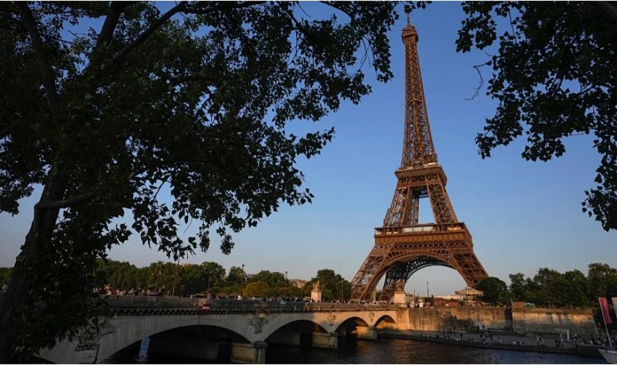 A do ta shkatërrojë vërtet Parisi Kullën Eiffel vitin e ardhshëm? E vërteta pas pretendimeve virale