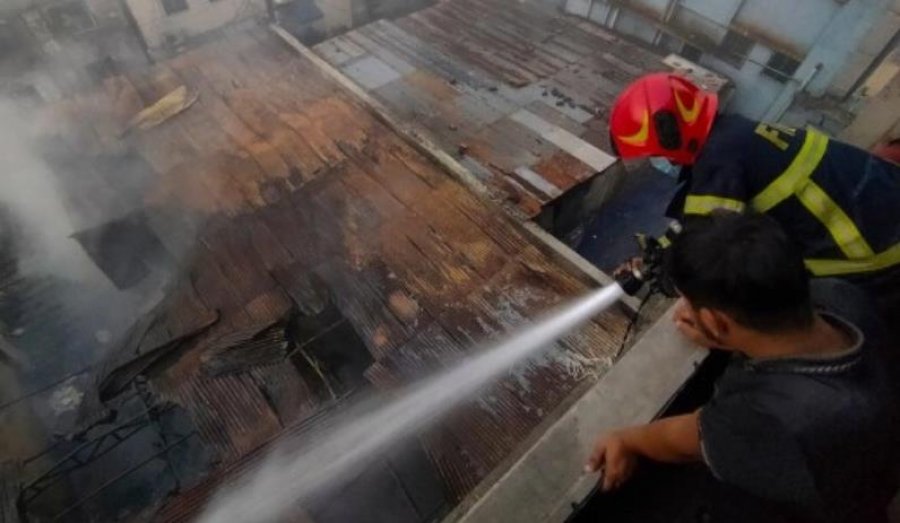 Zjarri shkrumbon fabrikën në Bangladesh, raportohet për disa viktima
