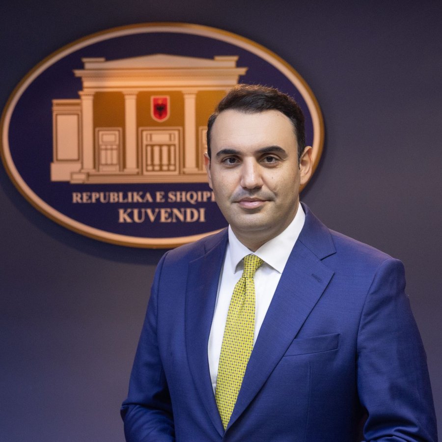 ‘Nuk ka turp më të madh, deklaron dhe dypunësim’, Këlliçi: Presidenti noter i mazhorancës, të shkarkohet  