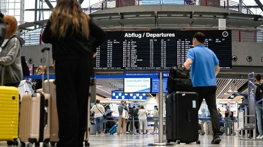 Europa dixhitale në radhë: Sistemi i ri kufitar EES kthehet në makth për udhëtarët