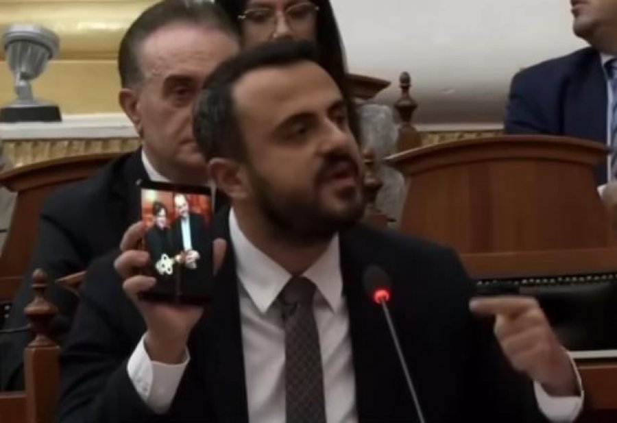 Xhaferri: Familjarët e mi janë përzënë nga çetnikët nga Peja, ndërsa Rama dekoronte idhullin e tyre, Goran Bregoviç!