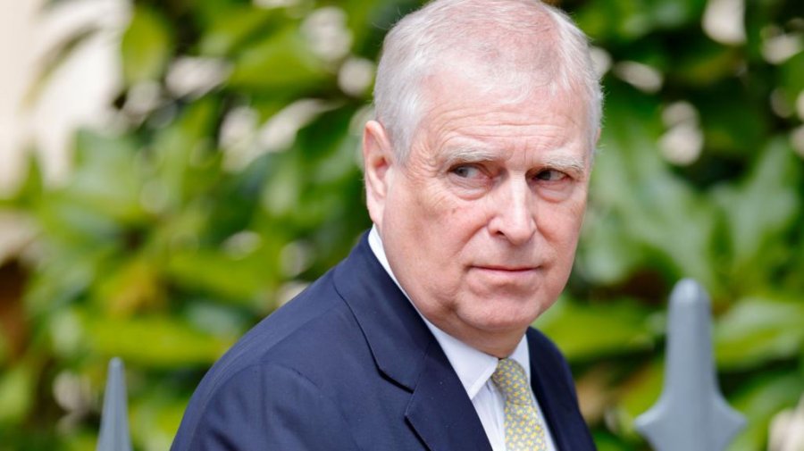 E BUJSHME / Princ Andrew largohet nga Familja Mbretërore pas akuzave për lidhje me Epstein