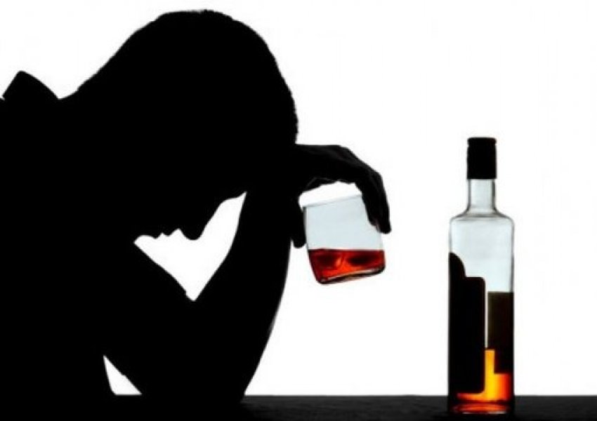 Studimi: Asnjë sasi alkooli nuk është e sigurt, të paktën për rrezikun nga demenca