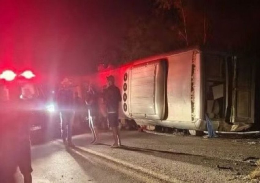 Të paktën 15 të vdekur në një aksident të rëndë trafiku në Brazil