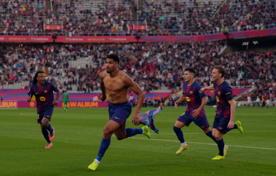 Barcelona fiton në frymën e fundit, Flick ‘shpik’ Araujo-n qendërsulmues