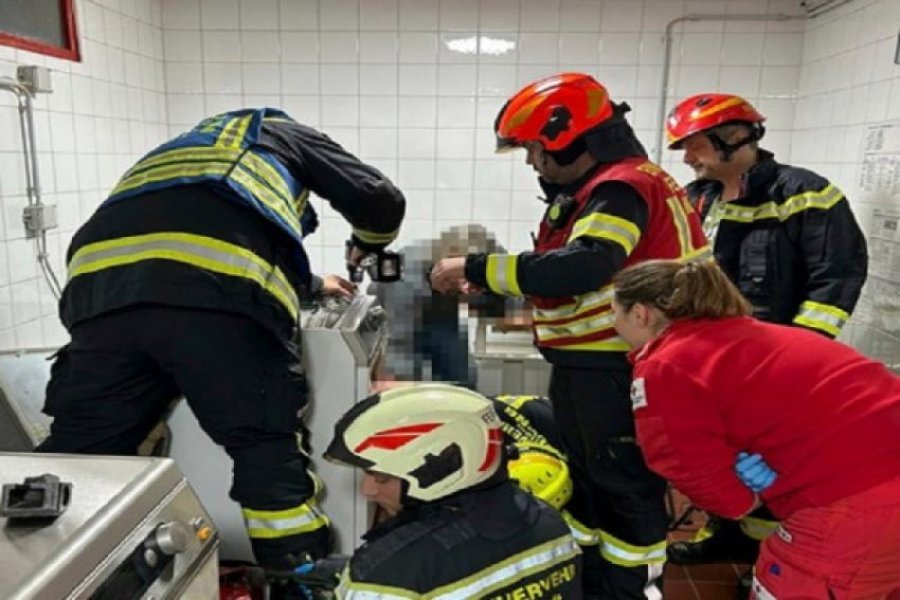 Vajza austriake bllokohet në kazanin e tharëses, shpëtohet në një operacion kompleks