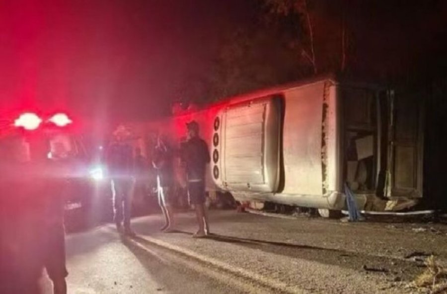 Të paktën 15 të vdekur në një aksident të rëndë trafiku në Brazil