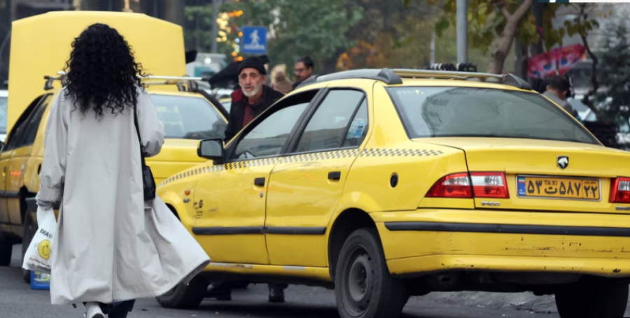 Rrugët e ndryshuara të Iranit: Gjithnjë e më shumë gra po e braktisin hixhabin e detyrueshëm