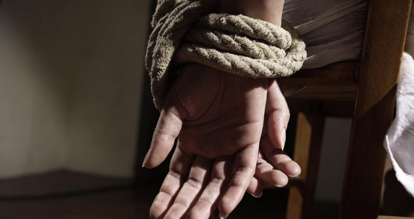 Rrëmbyen një person në Veternik, arrestohen katër persona – I përfshirë edhe një polic