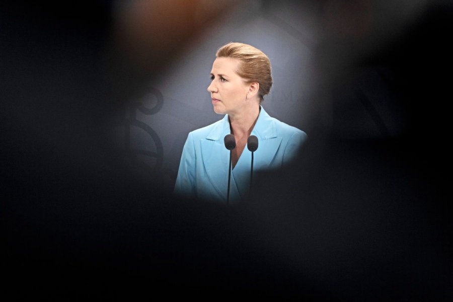 Mette Frederiksen, Kryeministrja e kuqe, kthehet përsëri djathtas