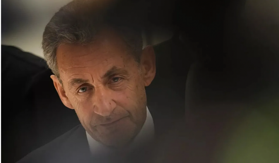 Sarkozi u prit nga Macron në Pallatin Élysée para se të fillojë dënimi me pesë vjet burg të martën