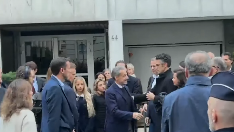 ‘Do ta mbaj kokën lart, edhe te portat e burgut’/ Sarkozy nis sot dënimin, do të vuajë 5 vite në qeli