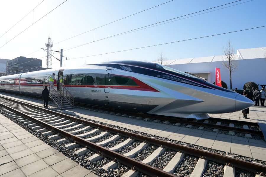 ‘Shpejtësi plumb’/ Treni më i shpejtë në botë arrin 453 km/orë, në provat para-shërbimit!