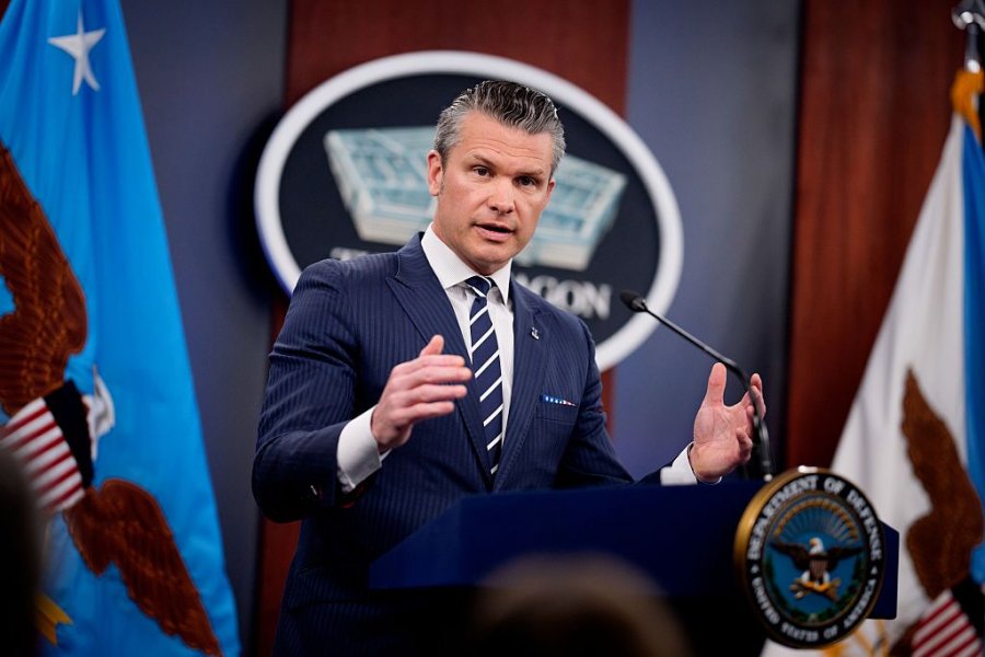 Sekretari i Luftës Pete Hegseth, kufizon komunikimin e stafit me Kongresin