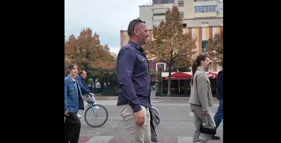 VIDEO/ E veçantë! Florjan Binaj në terren, kryeqytetasit e mirëpresin me akullore 