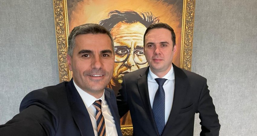 “Jo tradhti, por marrëveshje me dijeni të plotë!” - Tahiri e nxjerr zbuluar Abdixhikun për pazaret me VV-në