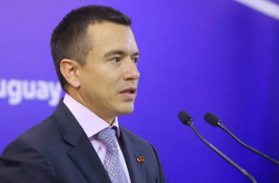 Me reçel dhe çokollata/ Presidenti i Ekuadorit: Tentuan të më helmonin! Brenda ushqimeve gjetëm…