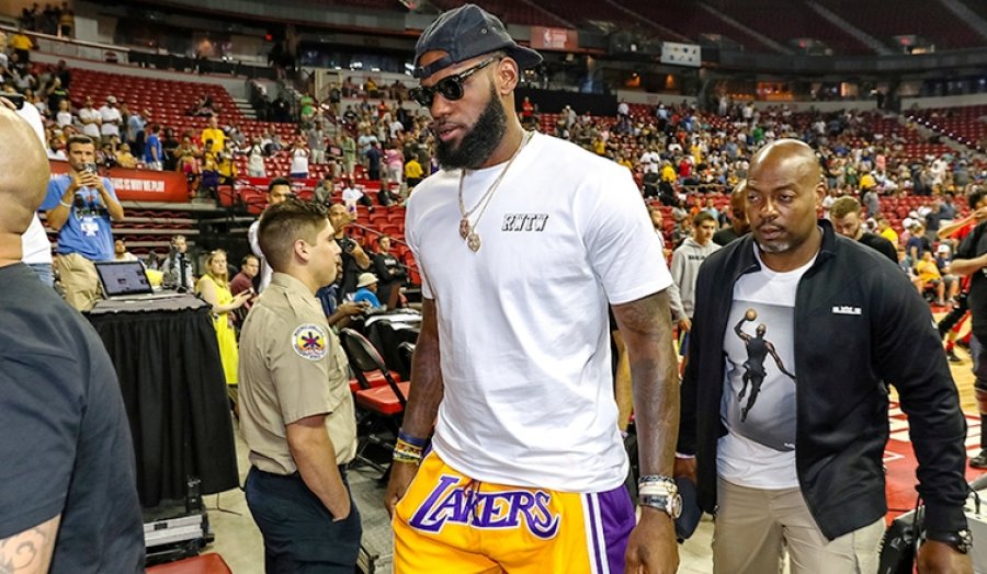 LeBron James përfshihet në një skandal bastesh në NBA pasi miku i tij shiti detajet e dëmtimit