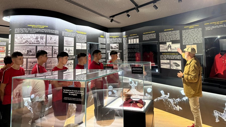 Udhëtim në historinë e futbollit shqiptar, vijojnë turet e vizitave në Muzeun e FSHF-së në ‘Shtëpinë e Futbollit’