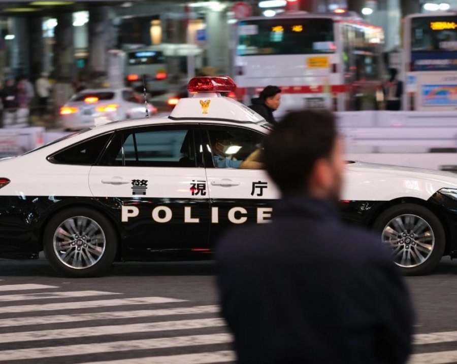Sulm me thikë pranë ambasadës amerikane në Tokio, plagoset një polic, arrestohet autori 