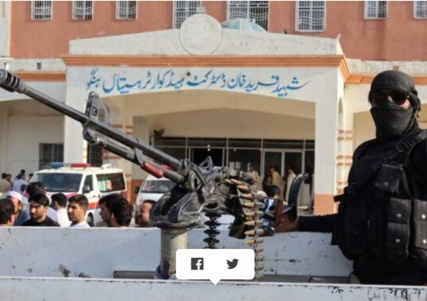 Pakistani paralajmëron për ‘luftë të hapur’ me Afganistanin nëse bisedimet dështojnë