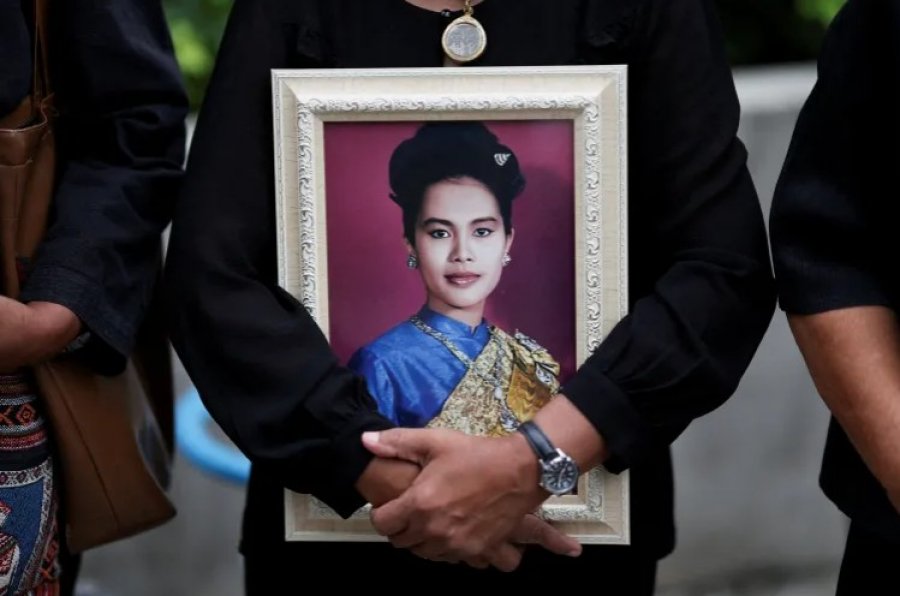 Magjepsi botën me sharmin dhe elegancën e saj, ndërron jetë Mbretëresha Sirikit e Tajlandës
