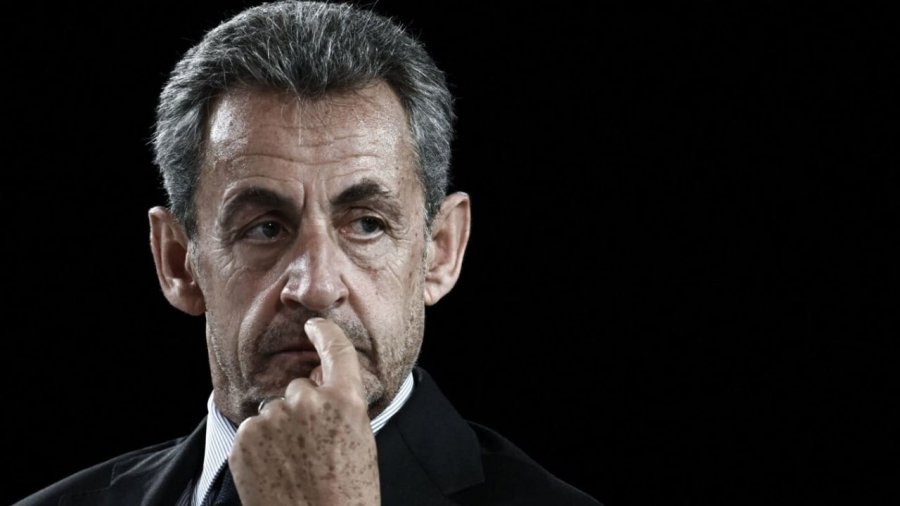 Nuk ka qetësi në burg për Nicolas Sarkozy, kërcënohet nga të burgosurit e tjerë/ Video bëhet virale në rrjet