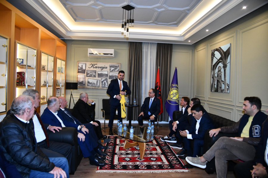 ‘100 vjet Besa e Kavajës’/ Këlliçi: Krenaria dhe identiteti i një qyteti, edhe në kohërat më të errëta