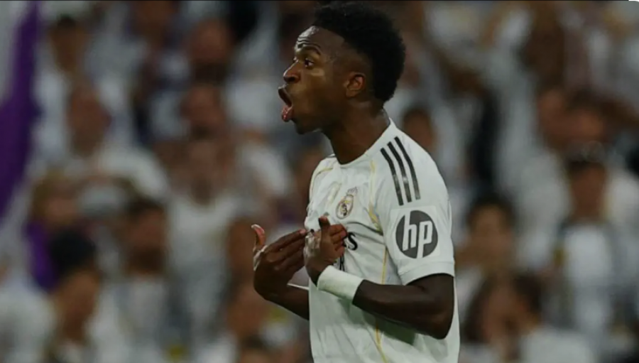 VIDEO/ Vinicius irritohet me Xabi Alonson, nuk përmbahet kur del nga fusha