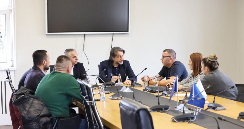 Komuna e Prishtinës padit Ministrin Murati për bllokimin e buxhetit të Ndërmarrjes “Gjelbër”