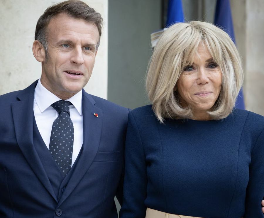 Njerëzit i mëshojnë pretendimit se Brigitte Macron ka lindur mashkull, por edhe ajo s’po ua lë mangut!