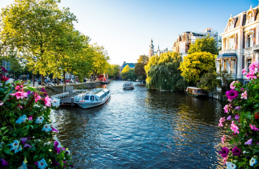 Amsterdami feston 750 vjetorin: Nga digë në kryeqytet botëror