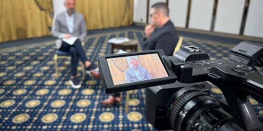Arben Ahmetaj në ‘Çim Peka LIVE’ i përgjigjet Altin Dumanit