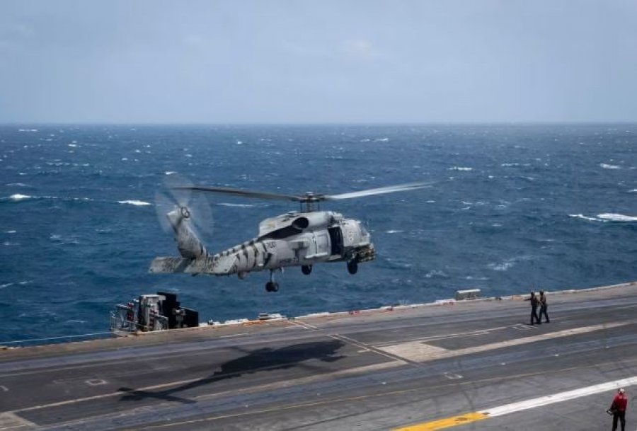 Një helikopter dhe një avion luftarak i Marinës Amerikane u përplasën në incidente të ndara në Detin e Kinës Jugore