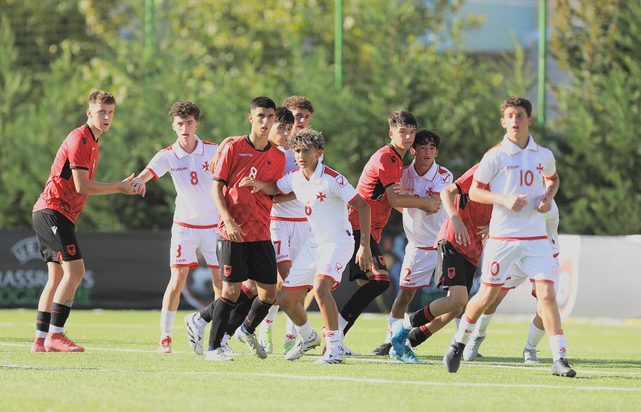 UEFA Development U-15/ Trajneri Genti Mahmuti publikon listën me 20 lojtarë