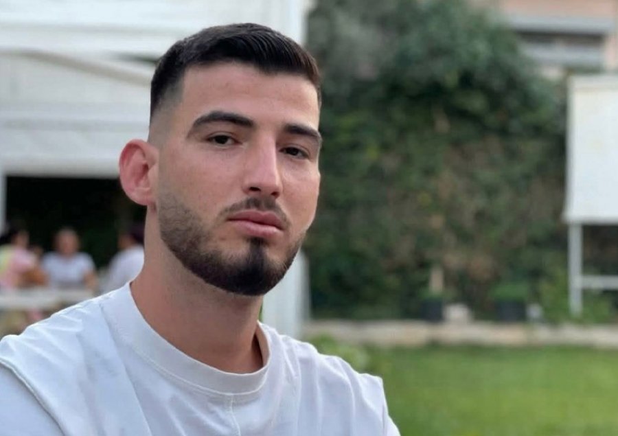 Aksident i rëndë në Tepelenë, 25 vjeçari me motor përplaset me bordurën, gjen vdekjen