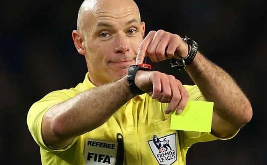 IFAB propozon ndryshime: ndërhyrje e VAR-it për kartonin e dytë të verdhë dhe kufizim të humbjes së kohës